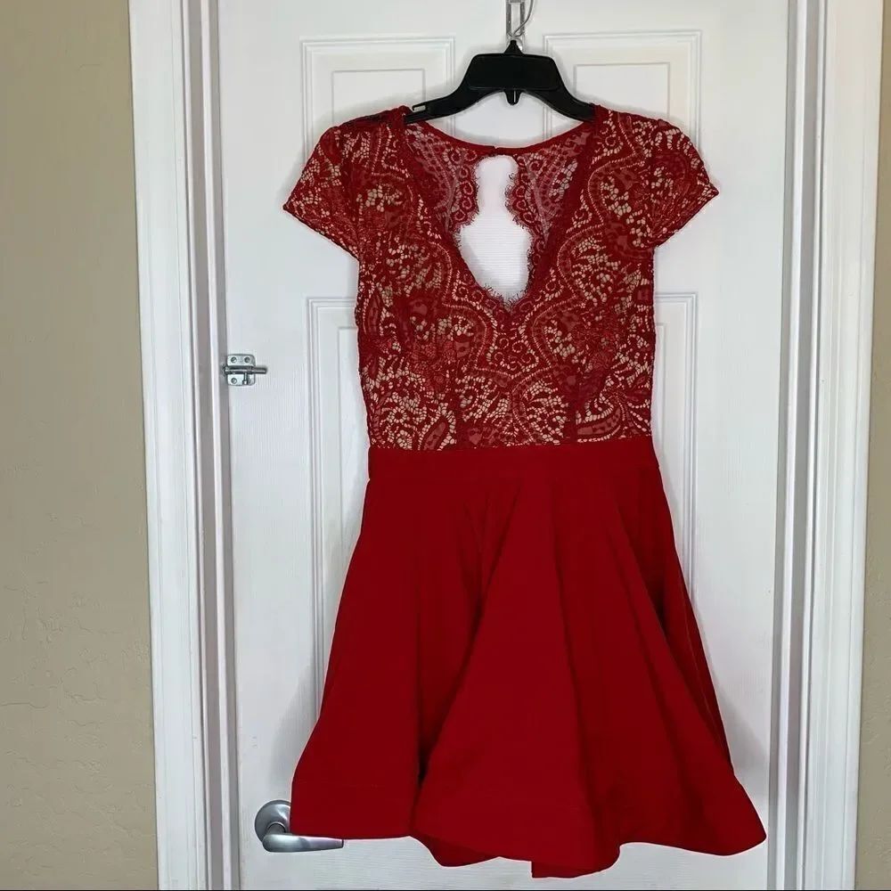 LUXXEL LACE TOP SHORT DRESS SIZE L COLOR WINE